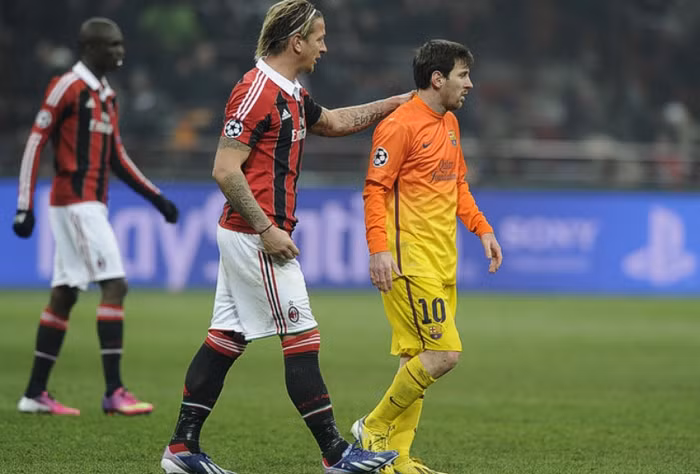 Hy vọng Champions League của Barcelona bị đánh một cú rất mạnh vào rạng sáng thứ Năm sau khi họ thất bại 0-2 trước AC Milan ở San Siro. Đó là một màn trình diễn phòng ngự cực kỳ ấn tượng của Milan. Họ chỉ để Barcelona có 1 cú sút trúng đích trong suốt trận đấu, và khi có cơ hội, Boateng và Muntari đã ghi bàn. Vậy có gì sai lầm trong cách chơi của Barcelona?