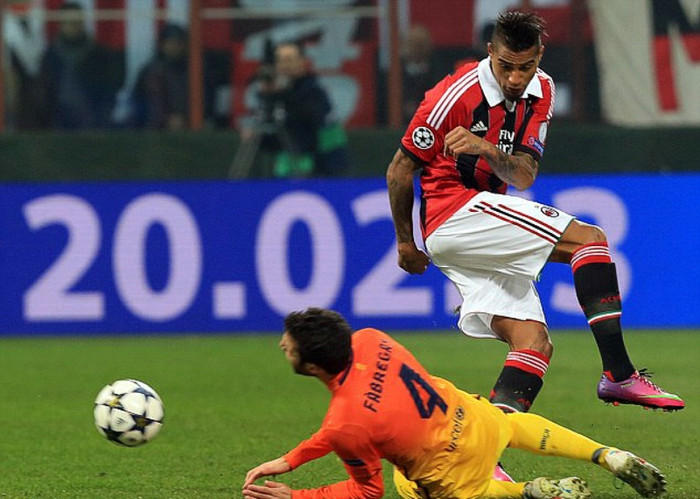 Fabregas có một ngày mờ nhạt vô cùng trước khi bị thay ra.