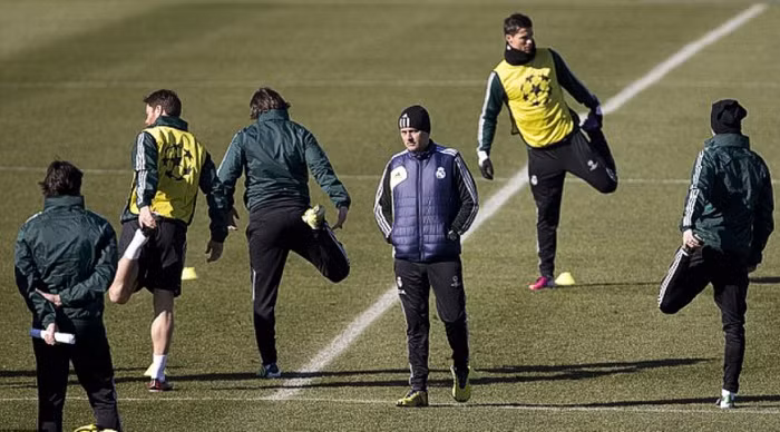 Jose Mourinho đang lo tính vấn đề chiến thuật hơn bao giờ hết.