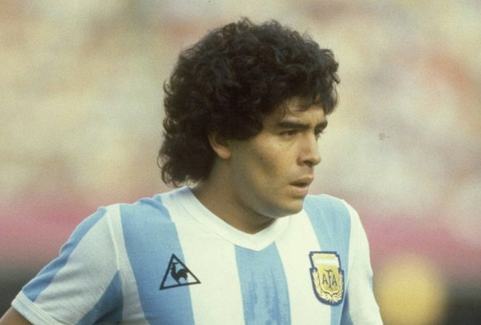 Rê dắt không chỉ là sự thể hiện trình độ kỹ thuật cá nhân, nó còn là một vũ khí lợi hại trong bóng đá: Vượt qua cầu thủ đối phương và tạo khoảng trống ghi bàn. Bóng đá thế giới đã chứng kiến không ít những chuyên gia rê dắt, và dưới đây là 20 cầu thủ rê dắt bóng nổi tiếng nhất (xin nhấn mạnh, không phải xuất sắc nhất, mà nổi tiếng nhất). Danh sách này không theo thứ tự nào. Rê dắt không chỉ là sự thể hiện trình độ kỹ thuật cá nhân, nó còn là một vũ khí lợi hại trong bóng đá: Vượt qua cầu thủ đối phương và tạo khoảng trống ghi bàn. Bóng đá thế giới đã chứng kiến không ít những chuyên gia rê dắt, và dưới đây là 20 cầu thủ rê dắt bóng nổi tiếng nhất (xin nhấn mạnh, không phải xuất sắc nhất, mà nổi tiếng nhất). Danh sách này không theo thứ tự nào.