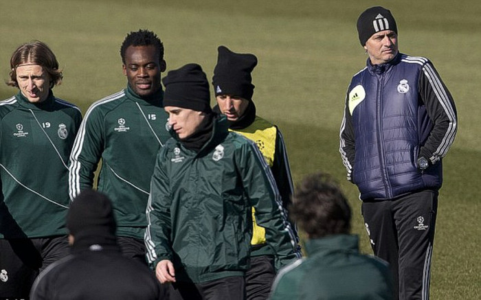 Ở sân tập của Real Madrid, không khí có phần trầm lắng. Ở sân tập của Real Madrid, không khí có phần trầm lắng.