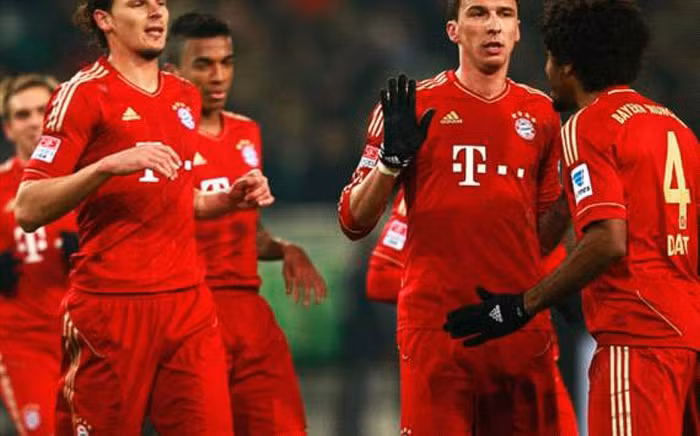 Tiêu chuẩn của một đội bóng ăn 3 là vẫn đang thi đấu ở giải đấu tranh cúp Quốc gia và Champions League cũng như đang đứng đầu bảng xếp hạng ở giải VĐQG của mình.