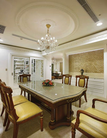 Theo thông tin được biết, khu chung cư cao cấp này loại căn hộ nhỏ nhất có diện tích hơn 600 mét vuông, loại căn hộ to nhất diện tích gần 1600 mét vuông, giá bán là hơn 3 vạn tệ/1 mét vuông