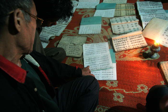 Có những đêm trời mưa gió, chỉ có 1 người đến học, ông Triển vẫn tận tình chỉ bảo. Ông cho rằng: “Thêm một người học là thêm một người biết chữ Dao nôm đang mất dần. Thêm một người là thêm một hy vọng có người lưu giữ những nét văn hoá tốt đẹp của ông người Dao truyền lại”