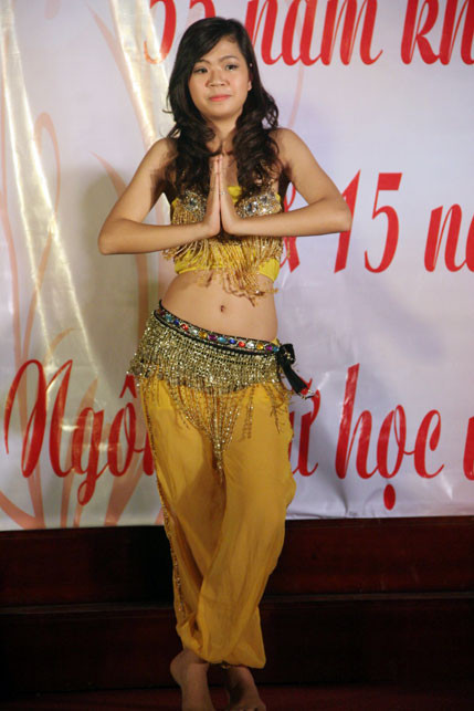 Nữ sinh Ngữ văn đẹp rạng ngời