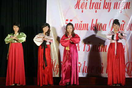 Nữ sinh Ngữ văn đẹp rạng ngời