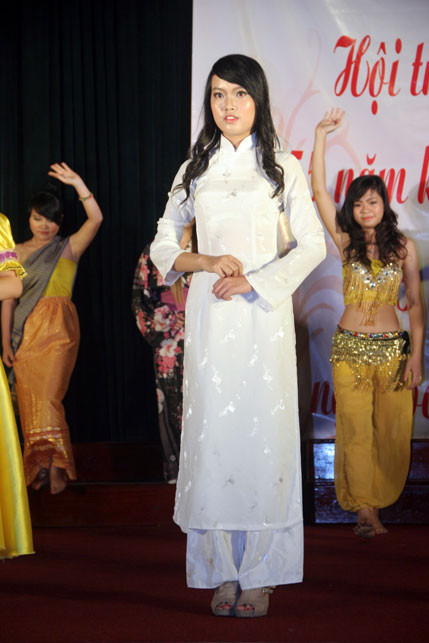 Nữ sinh Ngữ văn đẹp rạng ngời