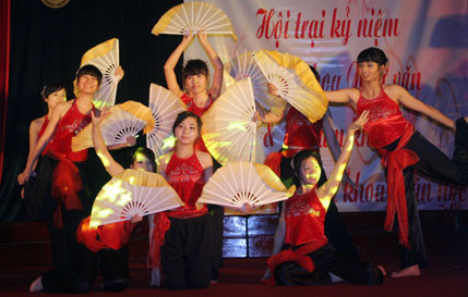 Nữ sinh Ngữ văn đẹp rạng ngời