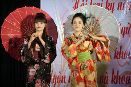 Nữ sinh Ngữ văn đẹp rạng ngời