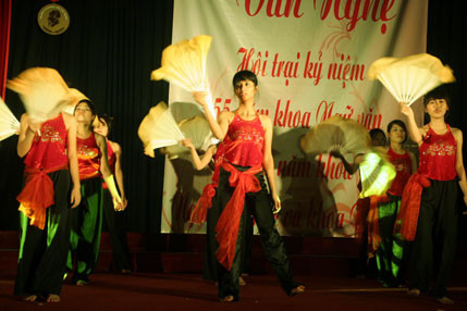 Nữ sinh Ngữ văn đẹp rạng ngời