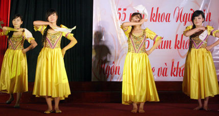 Nữ sinh Ngữ văn đẹp rạng ngời