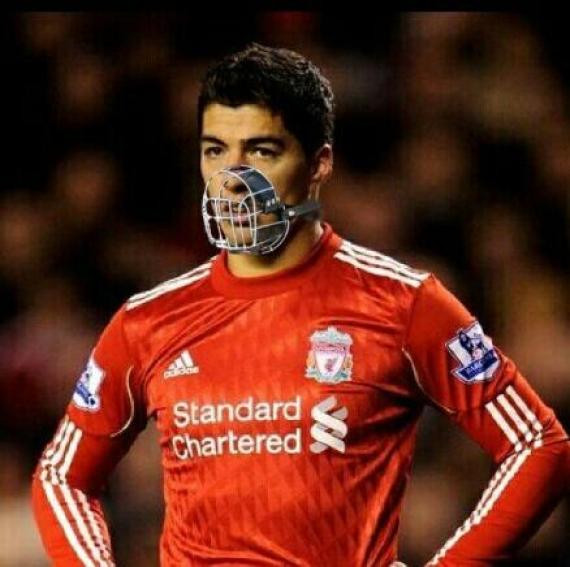 Thế nên, phải 'buộc miệng' cho Suarez là hoàn toàn hợp lý. Thế nên, phải 'buộc miệng' cho Suarez là hoàn toàn hợp lý.