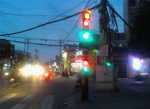 Chụp tại ngã tư Nguyễn Văn Thủ - Nguyễn Bỉnh Khiêm, ĐaKao, Q1, HCM. Ảnh: Hoang Lino