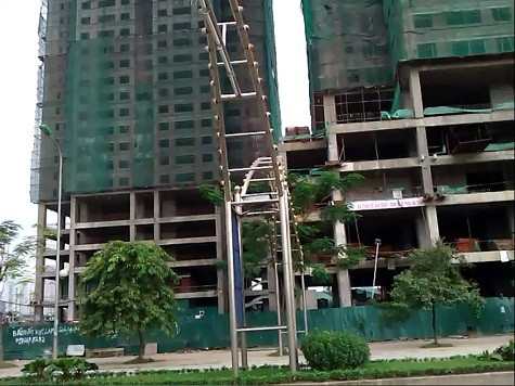 3 tòa tháp 35 tầng còn lại hiện đã xây xong phần thô. 3 tòa tháp 35 tầng còn lại hiện đã xây xong phần thô.