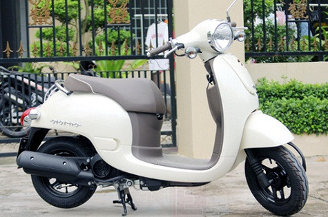 Mẫu xe Nhật mang phong cách thiết kế châu Âu đầy gợi cảm. Phần thân thiết kế với những đường cong mượt mà. Mẫu xe Nhật mang phong cách thiết kế châu Âu đầy gợi cảm. Phần thân thiết kế với những đường cong mượt mà.