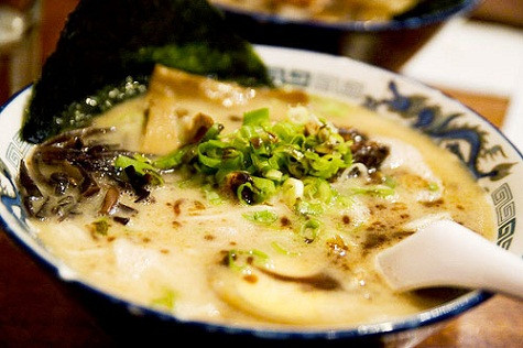 Ramen Bạn có thể thưởng thức tại Fujimaki Gekijyo, Tokyo Giá: 110 USD mỗi bát Đây là món súp tuyệt ngon và khá thú vị được chế biến từ những gia vị đặc trưng của xứ sở hoa anh đào. Ramen Bạn có thể thưởng thức tại Fujimaki Gekijyo, Tokyo Giá: 110 USD mỗi bát Đây là món súp tuyệt ngon và khá thú vị được chế biến từ những gia vị đặc trưng của xứ sở hoa anh đào.