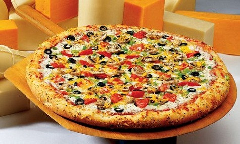 Pizza Giá: 2.400 USD Loại Pizza này đắt đỏ vì nó được chế biển từ 100 gram nấm cục trắng và vàng lá. Muốn thưởng thức bạn phải đặt hàng trước 1 tuần. Pizza Giá: 2.400 USD Loại Pizza này đắt đỏ vì nó được chế biển từ 100 gram nấm cục trắng và vàng lá. Muốn thưởng thức bạn phải đặt hàng trước 1 tuần.