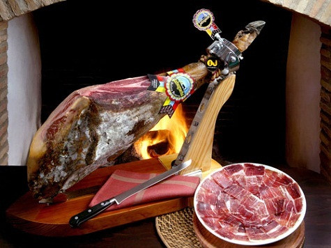 Albarragena Jamon Iberico De Bellota Giá: 2.682 USD Món ăn này được làm chủ yếu từ thịt lợn Tây Ban Nha với công thức hết sức công phu. Albarragena Jamon Iberico De Bellota Giá: 2.682 USD Món ăn này được làm chủ yếu từ thịt lợn Tây Ban Nha với công thức hết sức công phu.