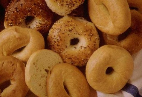 Bánh mỳ Bạn có thể thưởng thức món ăn này tại khách sạn Westi, New York Giá: 1.000 USD Đây là loại bánh mì tròn đắt nhất với màu trắng kem pho mát truffle, thạch và vàng lá. Ít nhất một phần số tiền thu được sẽ được tặng cho các xuất học bổng Les Amis d'Escoffier, mang lại lợi ích cho sinh viên hiện tại và ẩm thực trong tương lai. Bánh mỳ Bạn có thể thưởng thức món ăn này tại khách sạn Westi, New York Giá: 1.000 USD Đây là loại bánh mì tròn đắt nhất với màu trắng kem pho mát truffle, thạch và vàng lá. Ít nhất một phần số tiền thu được sẽ được tặng cho các xuất học bổng Les Amis d'Escoffier, mang lại lợi ích cho sinh viên hiện tại và ẩm thực trong tương lai.