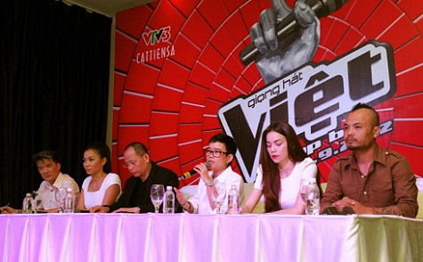 Ban tổ chức Giọng hát Việt tại buổi họp báo làm rõ nghi vấn dàn xếp kết quả hôm 11/9. Ảnh: Lý Võ Phú Hưng Ban tổ chức Giọng hát Việt tại buổi họp báo làm rõ nghi vấn dàn xếp kết quả hôm 11/9. Ảnh: Lý Võ Phú Hưng