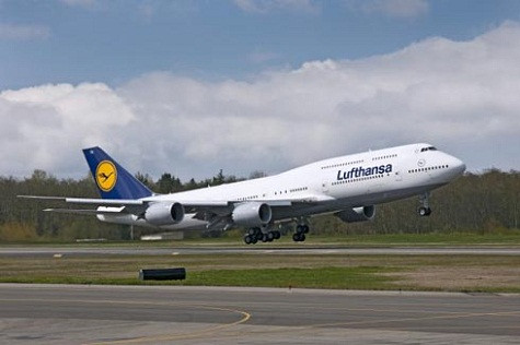 Lufthansa, Cathay Pacific, Korean Air và vài hãng hàng không khác đã đặt hàng máy bay loại khủng nhất của Boeing. Lufthansa, Cathay Pacific, Korean Air và vài hãng hàng không khác đã đặt hàng máy bay loại khủng nhất của Boeing.