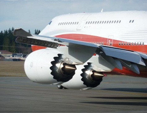 Chiếc máy bay khổng lồ của Boeing có thể bay liên tục trong 18.400 km. Điều này có nghĩa là nó có thể bay một mạch từ New York đến Sydney không nghỉ. Đây là điều chiếc A380 không làm được... Chiếc máy bay khổng lồ của Boeing có thể bay liên tục trong 18.400 km. Điều này có nghĩa là nó có thể bay một mạch từ New York đến Sydney không nghỉ. Đây là điều chiếc A380 không làm được...