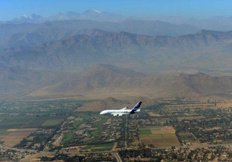 Tuy nhiên, giới phân tích vẫn đánh giá cao siêu máy bay của Airbus hơn. Tuy nhiên, giới phân tích vẫn đánh giá cao siêu máy bay của Airbus hơn.