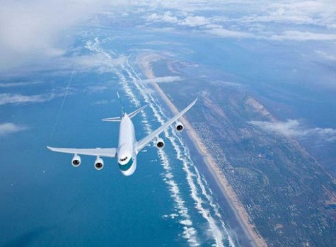 So sánh về độ dài, chiếc 747-8I dài hơn 76 mét. Hiện nó là chiếc máy bay chở khách dài nhất thế giới. So sánh về độ dài, chiếc 747-8I dài hơn 76 mét. Hiện nó là chiếc máy bay chở khách dài nhất thế giới.