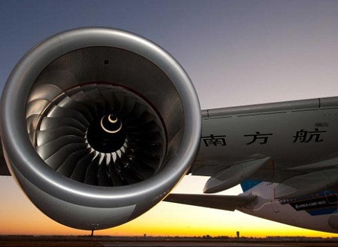 Tuy nhiên, những con số trên không ấn tượng bằng chiếc A380 có trọng lượng cất cánh tối đa là 617 tấn, lực đẩy 35 tấn. Tuy nhiên, những con số trên không ấn tượng bằng chiếc A380 có trọng lượng cất cánh tối đa là 617 tấn, lực đẩy 35 tấn.
