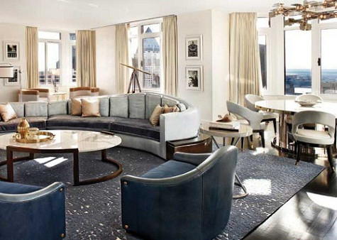 The London NYC, New York: Penthouse Suite Khi lên 2 căn phòng suite này tại tầng 53 và 54 của khách sạn the London NYC, bạn sẽ không còn thắc mắc tại sao lại phải mất công đi một chuyến thang máy lên phòng cao như thế. Căn phòng rộng 232m vuông này có tầm nhìn bao quát toàn thành phố, phòng tắm có bồn ngâm có thể quan sát cả công viên trung tâm và bầu trời. Ngoài ra phòng còn được trang bị nội thất được thiết kế bởi David Collins và có một phòng bếp chuyên nghiệp để các đầu bếp hàng đầu của khách sạn từ nhà hàng Gordon Ramsay trổ tài. Giá từ 2.999 USD