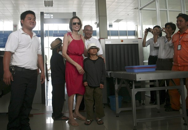 Tại đây, bà mẹ "quyền lực" đã dành thời gian ngắn để tiếp xúc với công chúng và không quên gửi lời cảm ơn sự quan tâm ưu ái mà giới truyền thông đã dành cho mình.