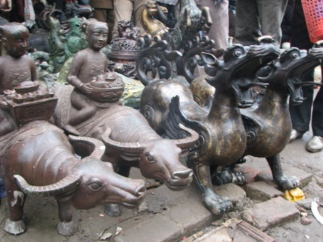 Những con linh vật cũng không thể thiếu ở chợ Viềng Những con linh vật cũng không thể thiếu ở chợ Viềng