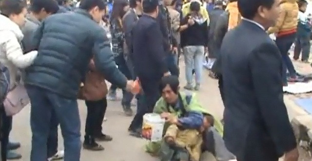 "Đội quân" ăn mày chọn Hội Lim (Bắc Ninh) để "hành nghề"...