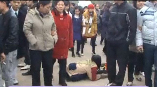 Không ngớt than khóc, kể khổ Không ngớt than khóc, kể khổ