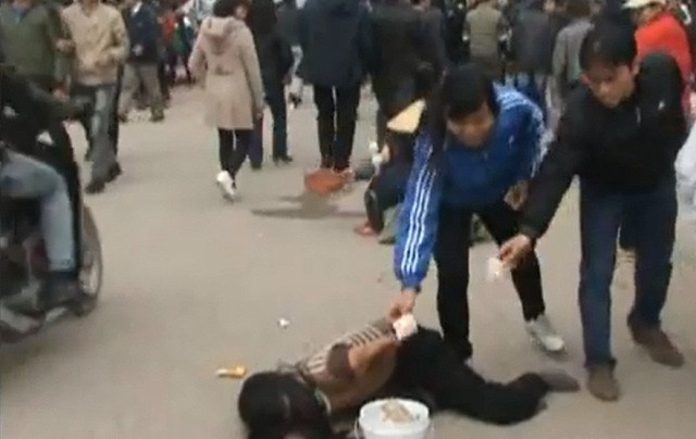 Đôi bạn này cũng không bỏ qua được những "bài" khóc thảm thương