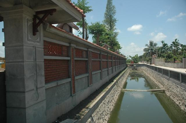 Hệ thống cây xanh được trồng quanh khu nhà Hệ thống cây xanh được trồng quanh khu nhà