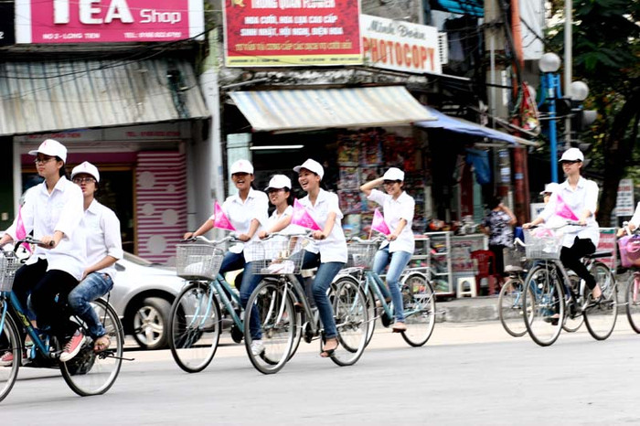 Các bạn học sinh Hạ Long tươi tắn trong màu áo đồng phục Các bạn học sinh Hạ Long tươi tắn trong màu áo đồng phục