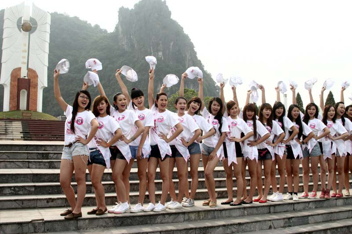 dừng lại ở khu tưởng niệm liệt sỹ để vận động dừng lại ở khu tưởng niệm liệt sỹ để vận động