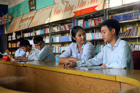 "Tôi nhận thấy có rất nhiều em bộc lộ năng khiếu, thông minh, tỏ ra nhanh nhẹn, hoạt bát. Các em vẫn còn nguyên cơ hội để trở thành những con người tốt giúp ích cho xã hội" - Ngọc Hân tâm sự. "Tôi nhận thấy có rất nhiều em bộc lộ năng khiếu, thông minh, tỏ ra nhanh nhẹn, hoạt bát. Các em vẫn còn nguyên cơ hội để trở thành những con người tốt giúp ích cho xã hội" - Ngọc Hân tâm sự.