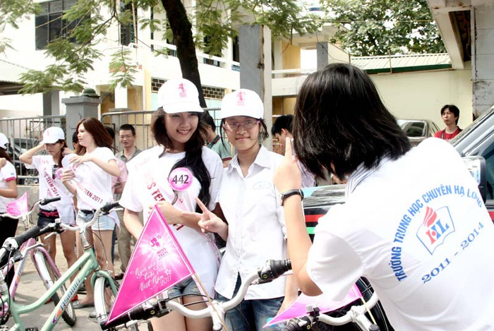 Chụp hình lưu niệm Chụp hình lưu niệm