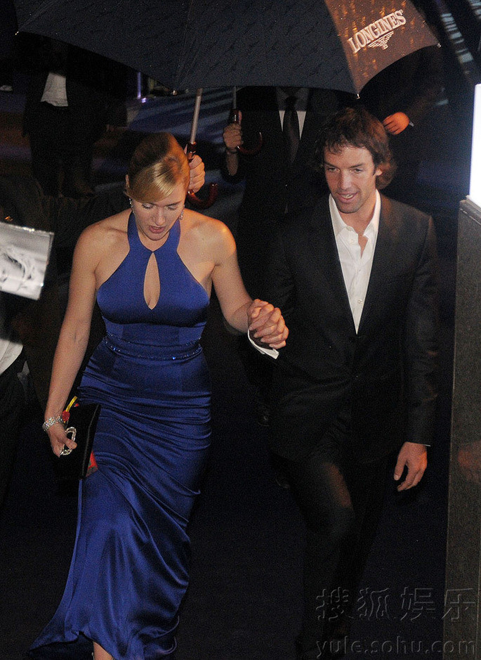 Mặc dù cách đây không lâu từng xuất hiện tin đồn chia tay với Louis Dowler nhưng trong sự kiện tối qua, ảnh hậu Oscar vẫn sánh bước bên bạn trai siêu mẫu này. Mặc dù cách đây không lâu từng xuất hiện tin đồn chia tay với Louis Dowler nhưng trong sự kiện tối qua, ảnh hậu Oscar vẫn sánh bước bên bạn trai siêu mẫu này.