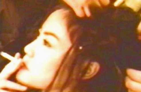 Vương Phi nghiện thuốc lá đã 20 năm nay Vương Phi nghiện thuốc lá đã 20 năm nay