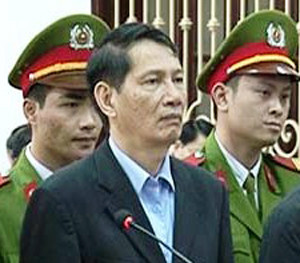 Ngoài mức án hình sự kịch khung, nguyên Chủ tịch Vinashin còn phải bồi thường dân sự số tiền trên 540 tỷ đồng. Ngoài mức án hình sự kịch khung, nguyên Chủ tịch Vinashin còn phải bồi thường dân sự số tiền trên 540 tỷ đồng.