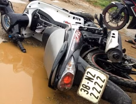 Xe máy của viên cảnh sát đi ngược chiều. (Ảnh tư liệu)