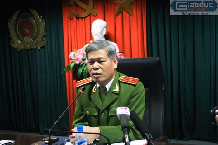 Thiếu tướng Đỗ Đình Nghị, Phó Tổng cục trưởng Tổng cục Cảnh sát quản lý hành chính về trật tự an toàn xã hội phát biểu trong buổi họp báo chiều 12/11