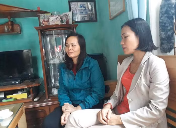 Các giáo viên buồn bã vì bất ngờ bị chuyển đến nơi khác công tác (ảnh minh họa của Sông Mã/giaoduc.net.vn.