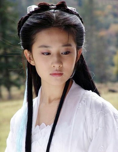 Vào làng showbiz từ năm 15 tuổi với tư cách người mẫu quảng cáo truyền hình, đến giờ Lưu Diệc Phi đã ghi dấu ấn với một loạt vai diễn trong Thần điêu đại hiệp, Bích huyết kiếm, Thiện nữ u hồn...