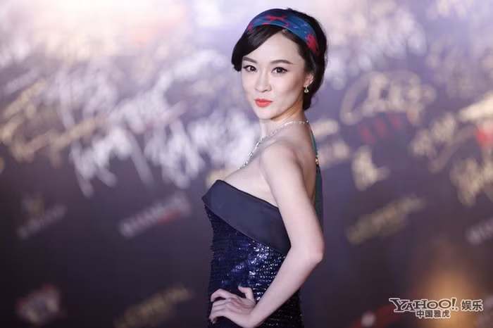 Hoắc Tư Yến được khán giả chú ý từ vai Đổng Ngạc Phi trong phim Thiếu niên thiên tử, nhờ đó mà cô được giao đóng nhân vật Thất muội – phim Bảy nàng tiên, đó cũng là vai chính đầu tiên của Hoắc Tư Yến. Năm 2011, Hoắc Tư Yến tham gia dự án phim Mộng du 3D của đạo diễn Bành Thuận bộ phim sẽ công chiếu vào cuối tháng 11 này. Hoắc Tư Yến được khán giả chú ý từ vai Đổng Ngạc Phi trong phim Thiếu niên thiên tử, nhờ đó mà cô được giao đóng nhân vật Thất muội – phim Bảy nàng tiên, đó cũng là vai chính đầu tiên của Hoắc Tư Yến. Năm 2011, Hoắc Tư Yến tham gia dự án phim Mộng du 3D của đạo diễn Bành Thuận bộ phim sẽ công chiếu vào cuối tháng 11 này.