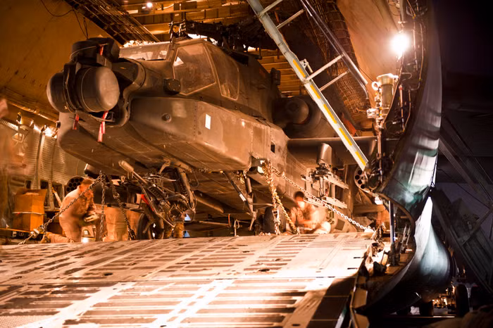 Trước đây Ghazni hoàn toàn do Taliban kiểm soát, nhưng Lữ Đoàn 82 Hoa Kỳ đã giành lại quyền này vài năm gần đây. Trước đây Ghazni hoàn toàn do Taliban kiểm soát, nhưng Lữ Đoàn 82 Hoa Kỳ đã giành lại quyền này vài năm gần đây.