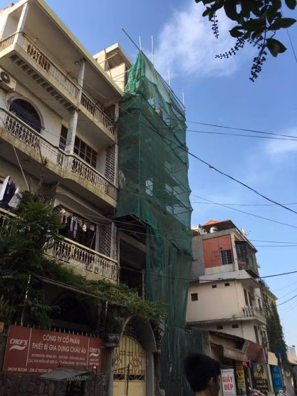 Công trình số 2, ngõ Trần Điền ngang nhiên vi phạm trật tự xây dựng (Ảnh Chí Nhân)